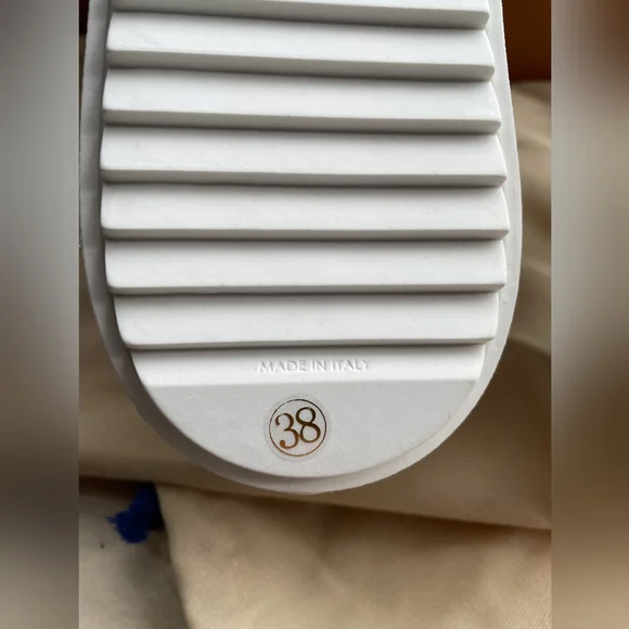 Louis Vuitton Time Out Sneakers - Picture 13 of 13